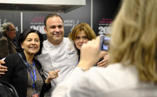 El cocinero, fotografiado.