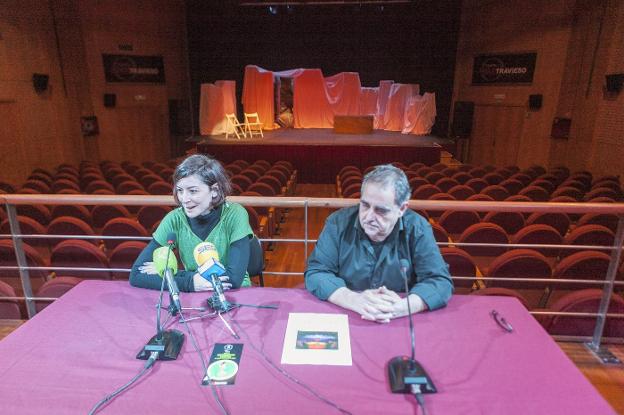 Amelia David e Isidro Timón durante la presentación del programa cultural.