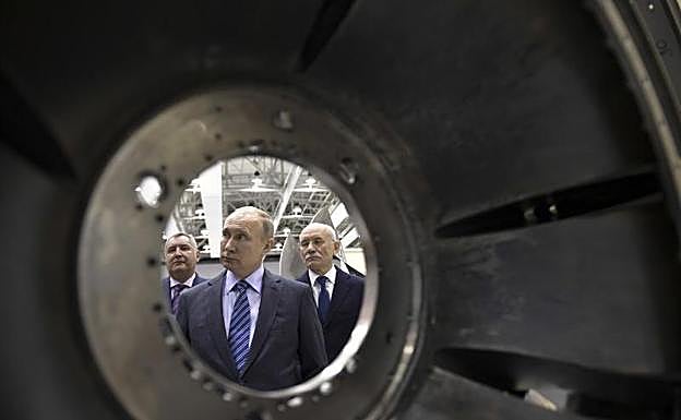 Vladimir Putin, durante la visita a una fábrica en Rusia. 