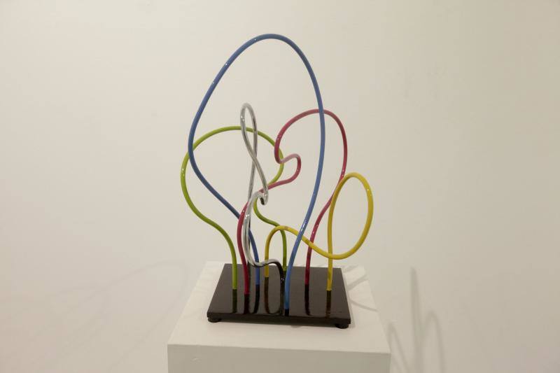 La muestra de escultura y pintura puede verse en la sala El Brocense 