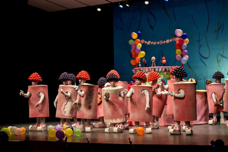 Lo mejor de Los Indecisos fue su puesta de escena con la tarta de 'chuches