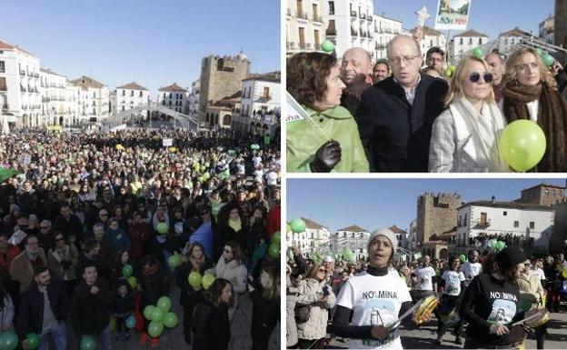 Personas concentradas esta mañana en la Plaza Mayor.