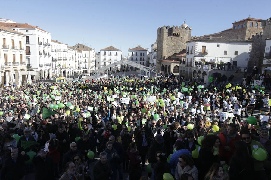 La alcaldesa Elena Nevado ha asistido a la protesta en la Plaza Mayor a título personal y como militante del PP