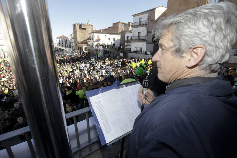 La alcaldesa Elena Nevado ha asistido a la protesta en la Plaza Mayor a título personal y como militante del PP