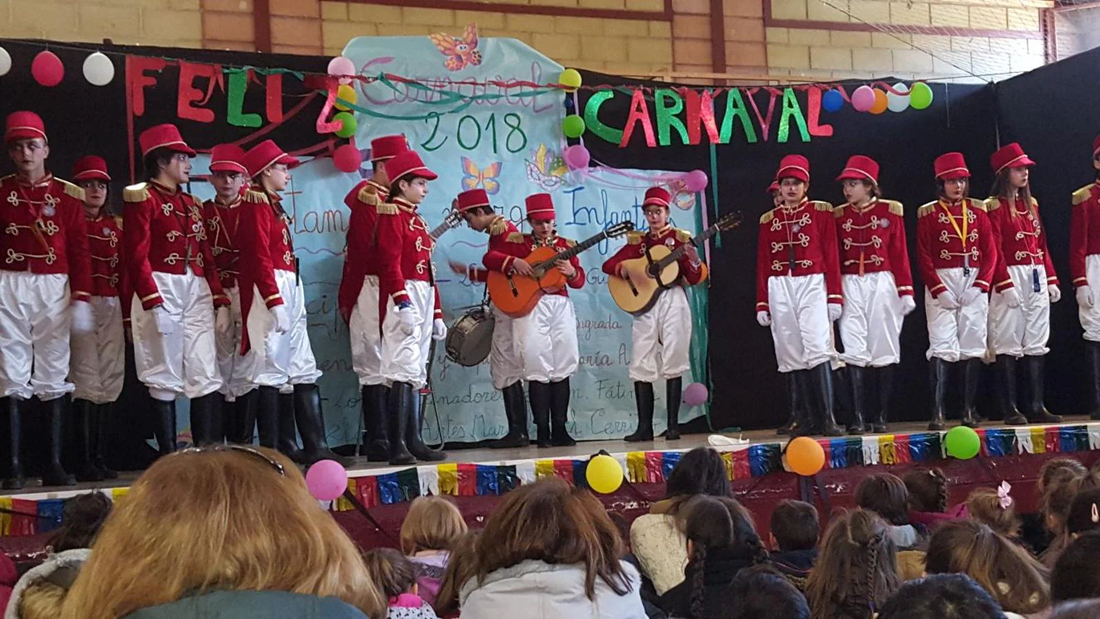 El colegio el Cerro de Reyes organiza el primer certamen de murguitas con 250 alumnos