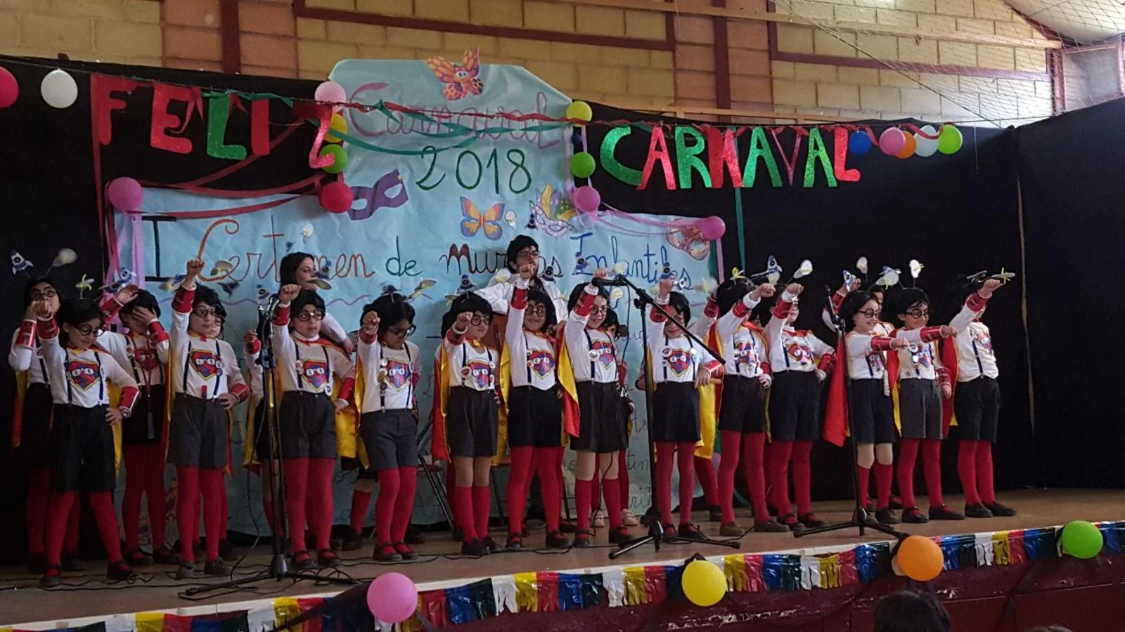 El colegio el Cerro de Reyes organiza el primer certamen de murguitas con 250 alumnos