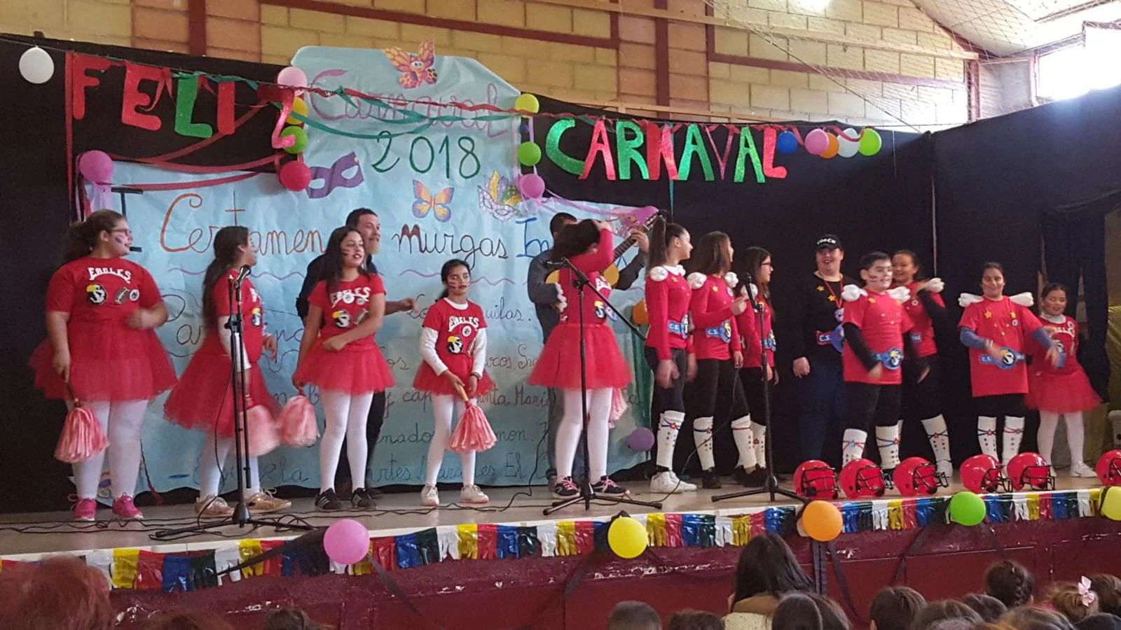 El colegio el Cerro de Reyes organiza el primer certamen de murguitas con 250 alumnos