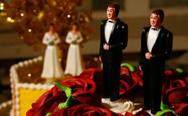 Figuras de pastel de bodas homosexuales. 