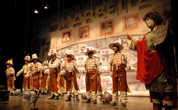 2007: Su actuación de romeros, o como todos les conocieron, de Julián Muñoz, fue la penúltima que pudimos escuchar en el teatro López de Ayala. Un año después se despidieron para cantar en la calle.