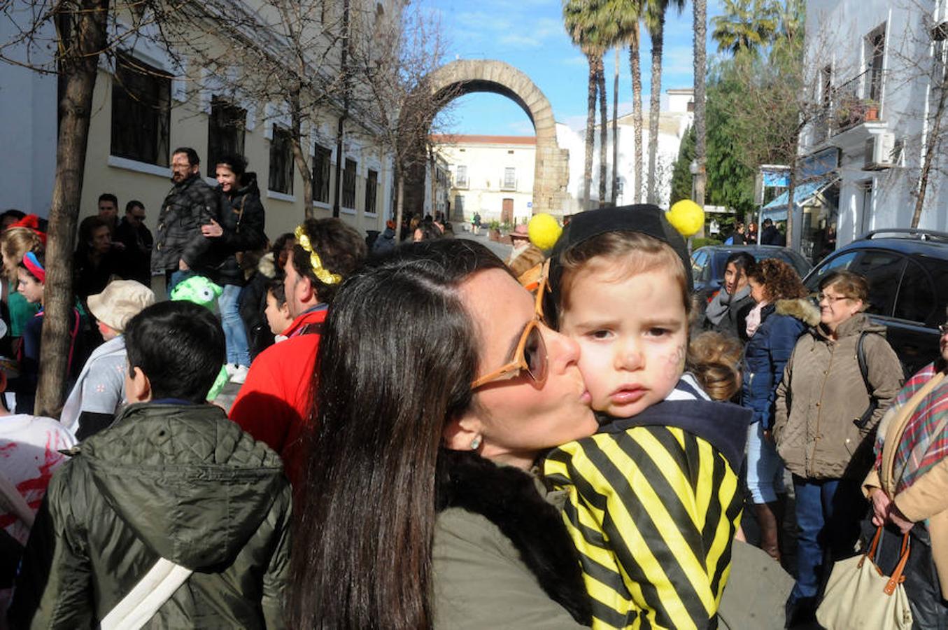 Los más pequños han disfrutado disfrazados este viernes por la capital extremeña.