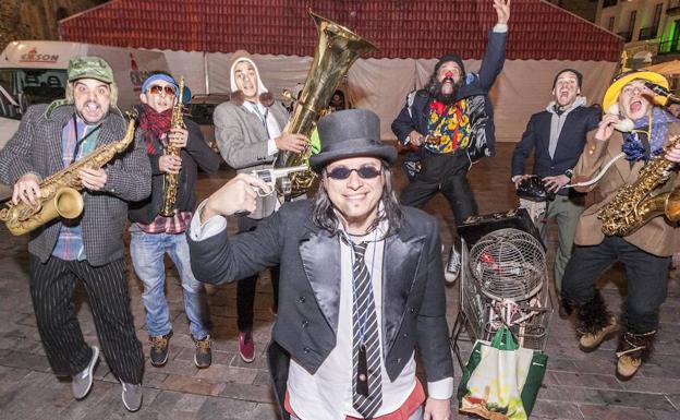 José Manuel Díez pronunció el pregón del Carnaval en la carpa de la Plaza Mayor