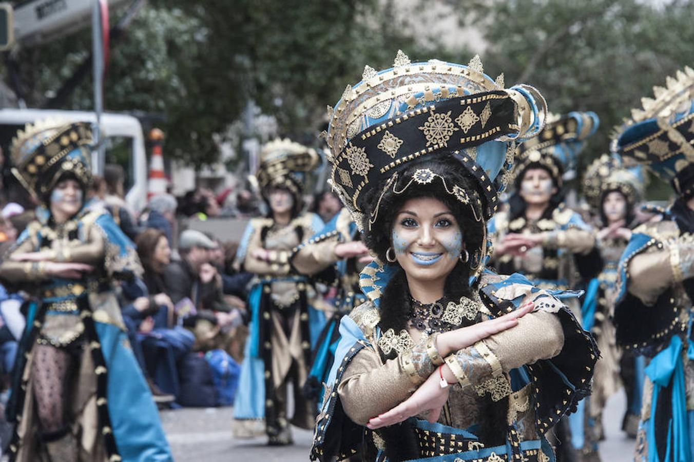 Bajo el nombre 'Siberian', la Pava And Company llega con un disfraz inspirado en el zarismo ruso. Mostrará un traje en el que destaca el color azul agua marina y los adornos de latón dorados