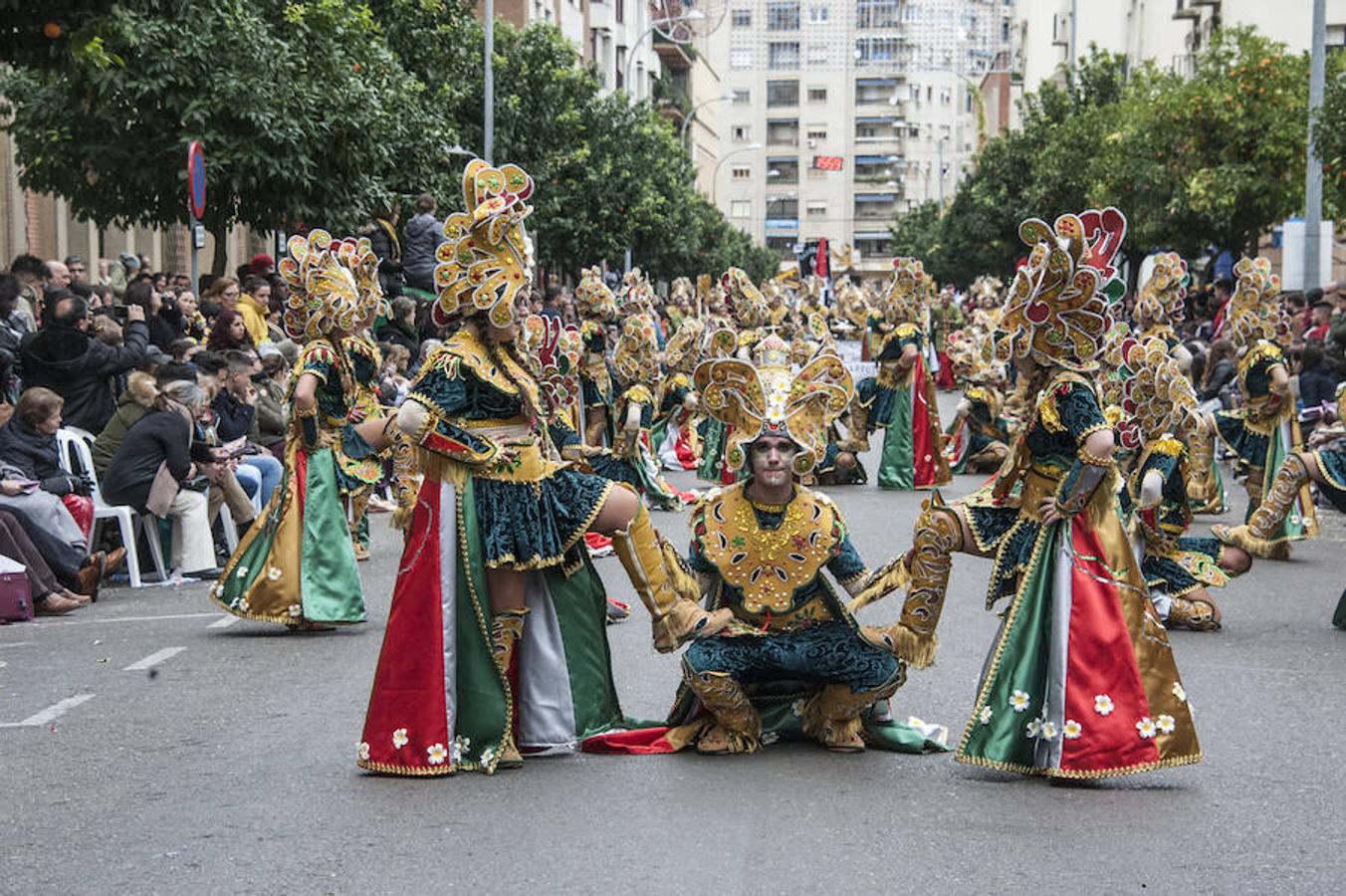 Desde Indonesia llegaron unas princesas al Carnaval de Badajoz de la mano de La Fussion. Bailaron al son de seis ritmos, algunos versionando temas conocidos, con unos trajes vistosos y coloridos