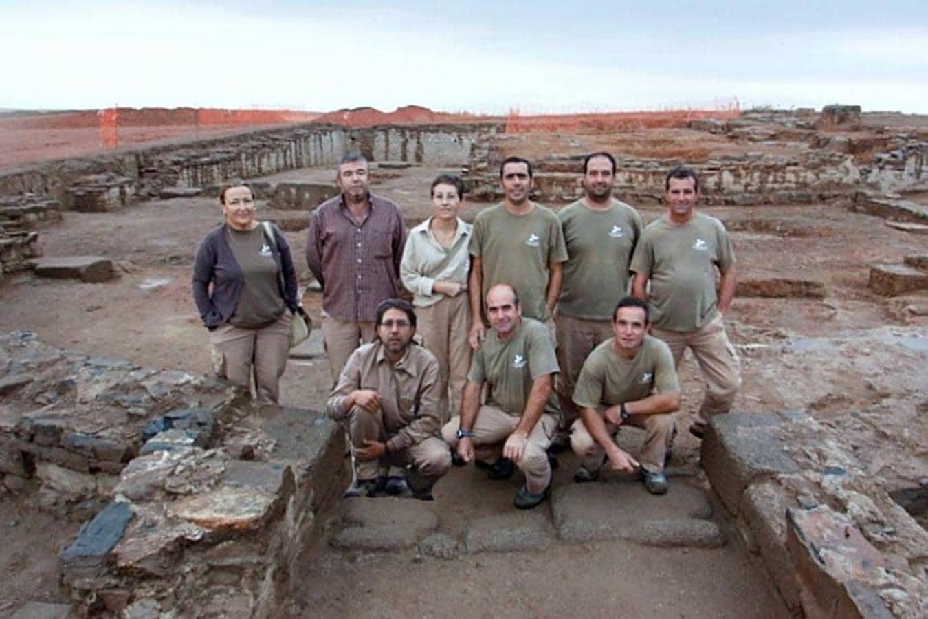 Imagen de archivo del grupo de arqueólogos que trabajó en las excavaciones.