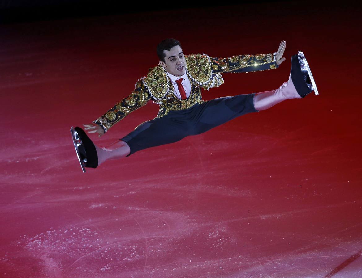 El patinador JAvier Fernández siempre ha destacado por lucir un vestuario de lo más original. De pirata, de 'SuperJavi', de payaso, de torero...