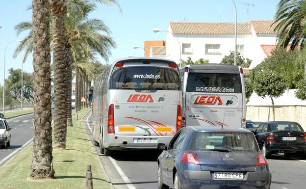 Dos buses de LEDA. :: hoy