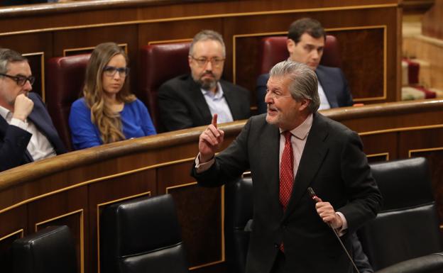 El ministro de Cultura, Íñigo Méndez de Vigo, esta mañana en la sesión de control al Gobierno. 