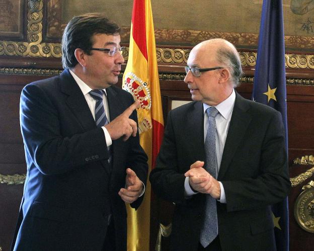 El presidente de la Junta, Guillermo Fernández Vara, y el ministro de Hacienda, Cristóbal Montoro. :: HOY