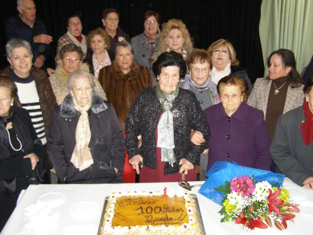 El pasado día 4 recibió un homenaje de sus paisanos al cumplir 100 años. :: Javier