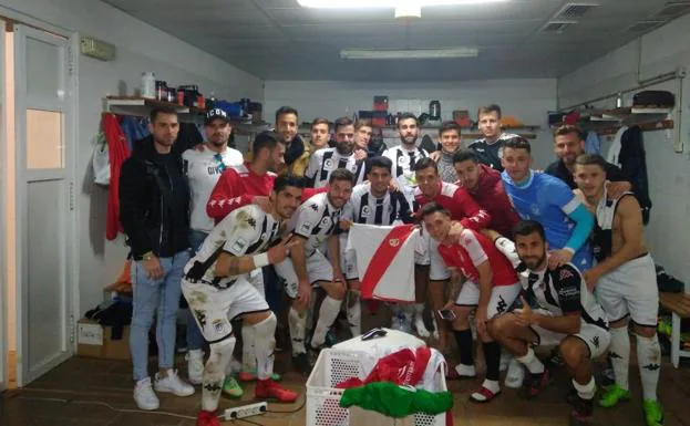 Los jugadores del Badajoz le dedicaron ayer la victoria frente al Mérida
