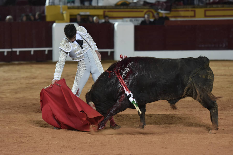 Marcos en un lance al mejor novillo del encierro. : J.V. ARNELAS