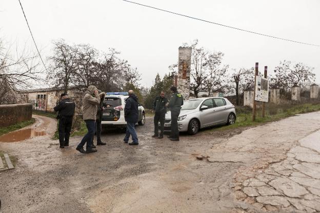 Imagen del dispositivo policial del viernes para localizar al preso huido en Cáceres :: jorge rey