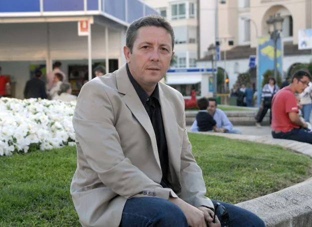 Alonso Guerrero, novelista y profesor de Almendralejo. :: HOY