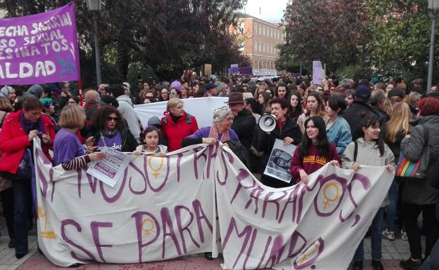 Manifestación por la igualdad de derechos en Badajoz:: PAKOPÍ