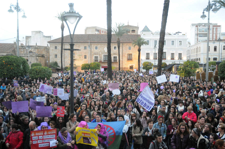 Concentraciones y paros en las empresas han precedido a la manifestación de la tarde