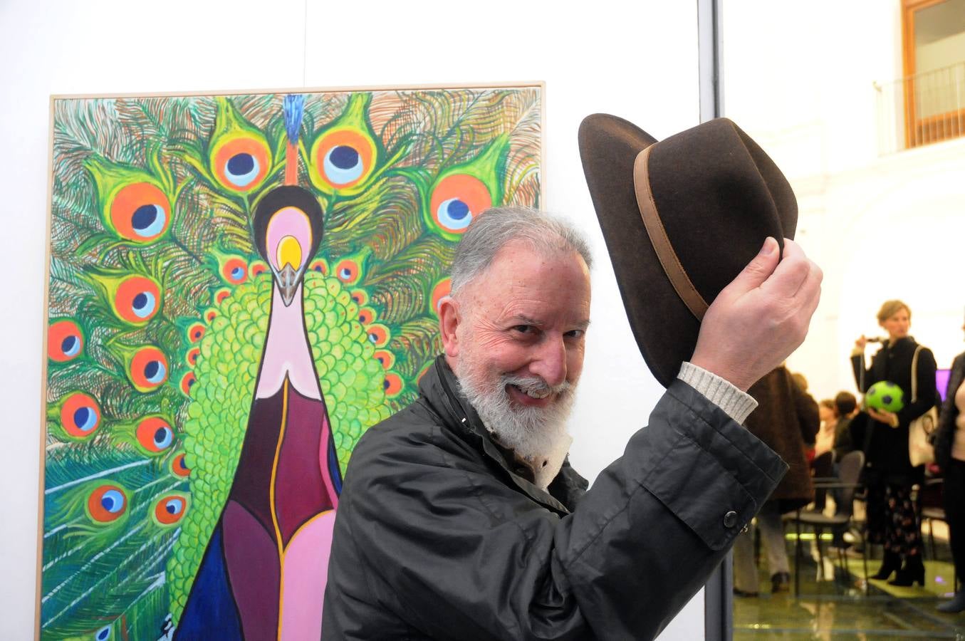 Una exposición de 38 mujeres artistas al hilo de la celebración del 8 de Marzo reivindica en la Asamblea de Extremadura que las féminas 'pinta' "mucho" en la sociedad.