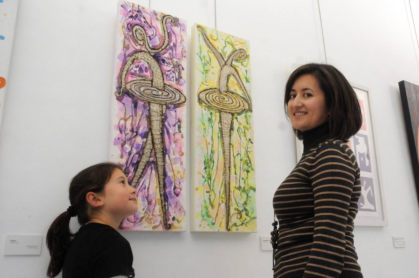 Una exposición de 38 mujeres artistas al hilo de la celebración del 8 de Marzo reivindica en la Asamblea de Extremadura que las féminas 'pinta' "mucho" en la sociedad.