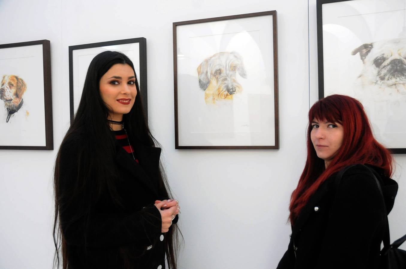 Una exposición de 38 mujeres artistas al hilo de la celebración del 8 de Marzo reivindica en la Asamblea de Extremadura que las féminas 'pinta' "mucho" en la sociedad.