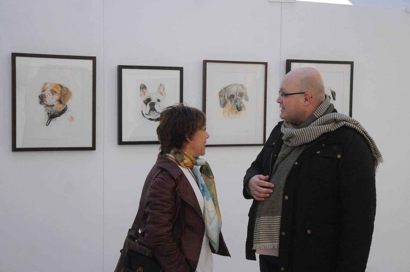 Una exposición de 38 mujeres artistas al hilo de la celebración del 8 de Marzo reivindica en la Asamblea de Extremadura que las féminas 'pinta' "mucho" en la sociedad.