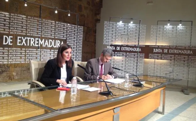 Gil Rosiña y Navarro tras el Consejo de Gobierno