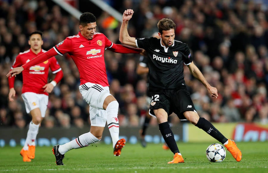 El Sevilla logró el pase a cuartos de final de la Liga de Campeones al imponerse por 1-2 al Manchester United en Old Trafford.