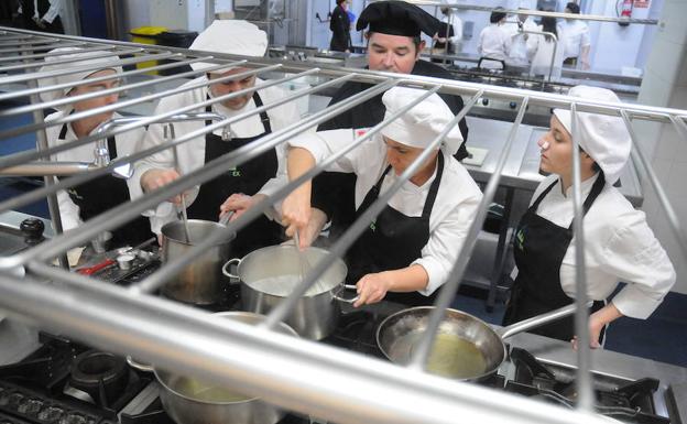 Alumnos de la escuela de hostelería en Mérida