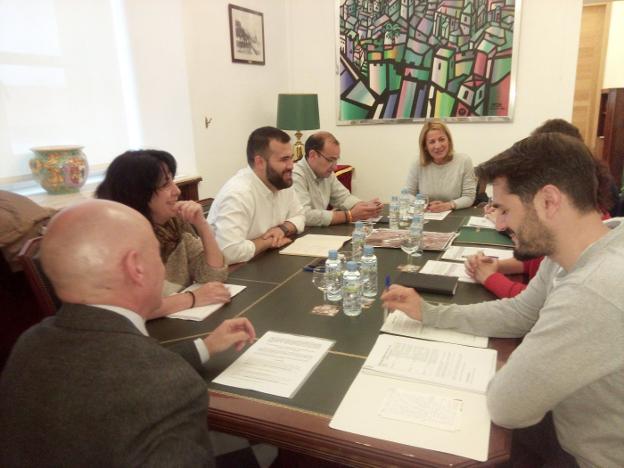 Un momento de la reunión que tuvo lugar en la tarde de ayer. :: armando méndez