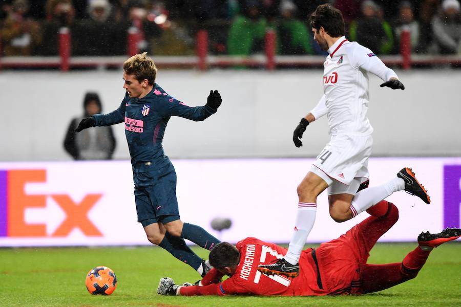 El Atlético golea al Lokomotiv en un partido que dejó la lesión de Filipe Luis y el estreno goleador de Torres en la Europa League como rojiblanco. Correa, Saúl y Griezmann, con una obra de arte, completaron el abultado resultado.