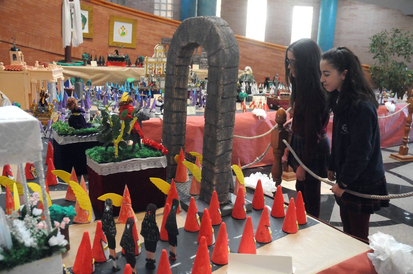El centro cultural Alcazaba acoge la exposición que montan todos los años los alumnos y profesores del colegio Ntra. Sra. de Guadalupe (Josefinas) sobre la Semana Santa de Mérida. Se podrá visitar hasta el 18 de abril.