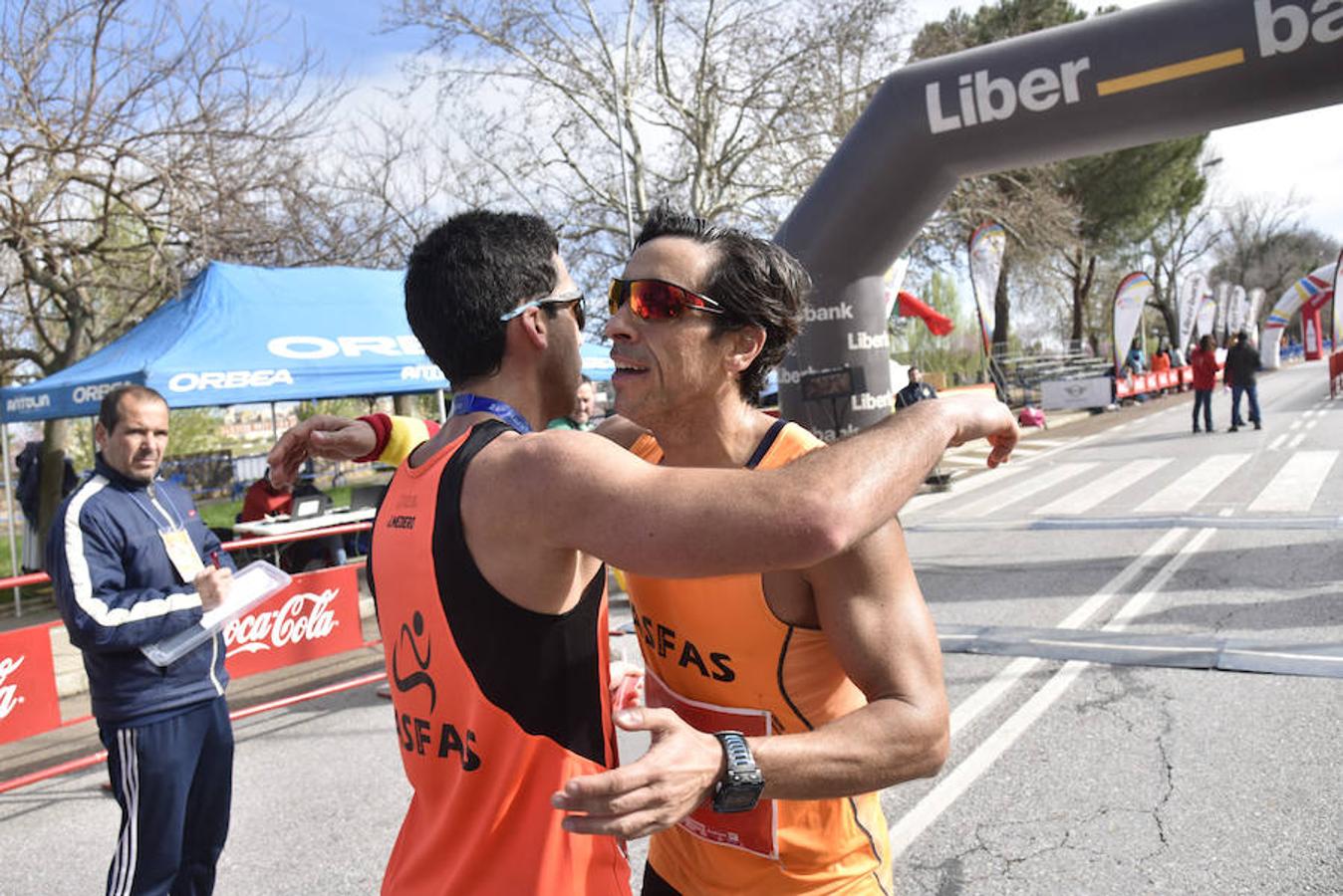 Bruno Paixão vuelve a ganar la maratón y Juan Domingo Gómez llega primero en la media. En la categoría femenina, Mercedes Pila vence en la maratón y Ana Rodríguez, en la media