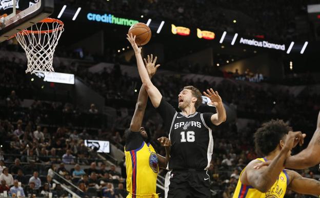 Pau Gasol, en una entrada a canasta. 