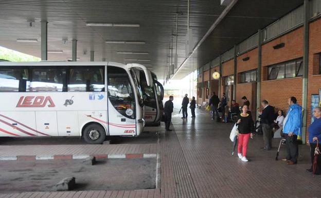 Autobuses de Leda en la estación de Badajoz:. HOY