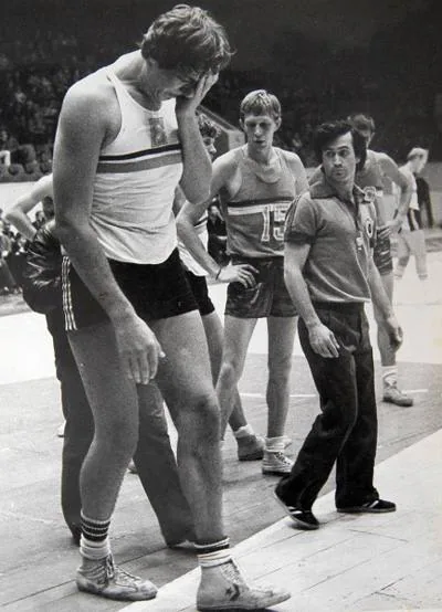 20-El jugador de baloncesto más alto del mundo fue el ucraniano Sizonenko, que midió 2,39 m.