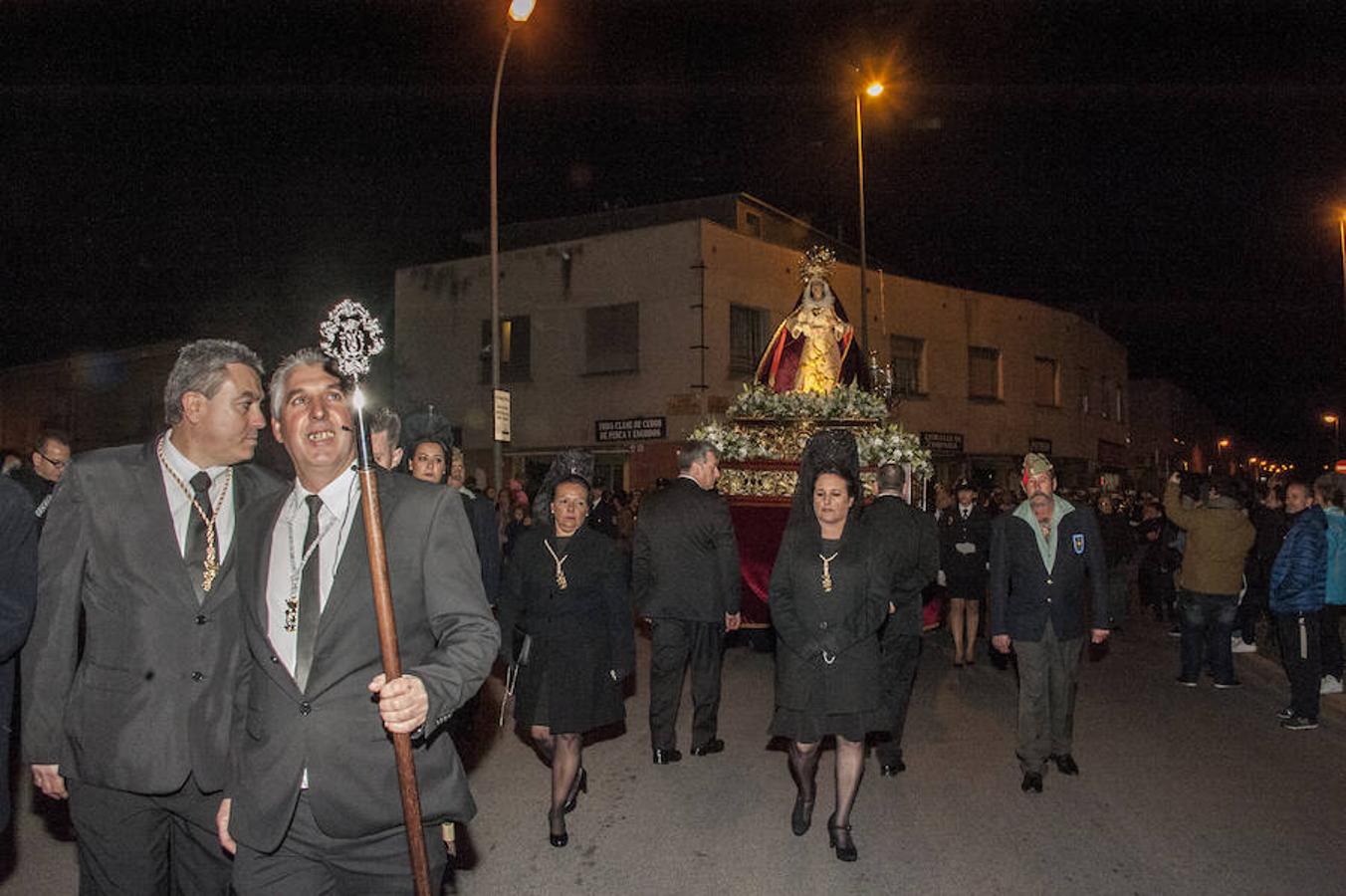 La lluvia respetó el primer desfile de la Hermandad de Jesús Obrero, que estuvo acompañada por cientos de personas