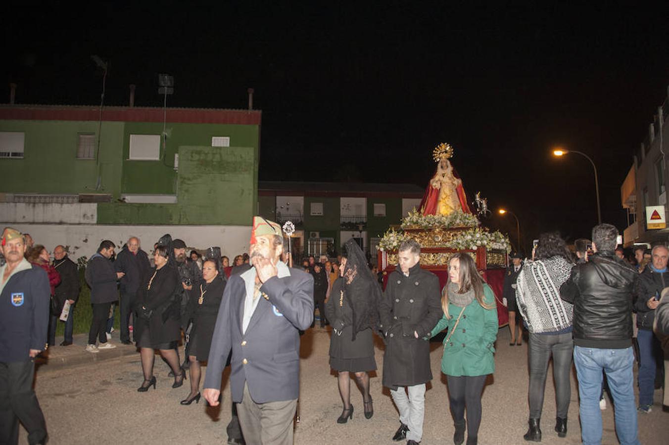 La lluvia respetó el primer desfile de la Hermandad de Jesús Obrero, que estuvo acompañada por cientos de personas