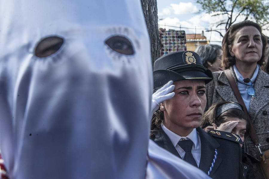 El Domingo de Ramos, un año más, contó con miles de pacenses en la calle y fue una de las procesiones más familiares