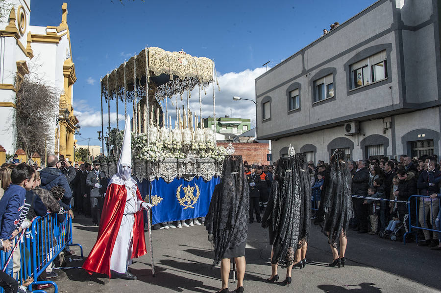 El Domingo de Ramos, un año más, contó con miles de pacenses en la calle y fue una de las procesiones más familiares