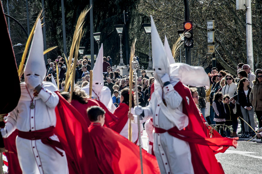 El Domingo de Ramos, un año más, contó con miles de pacenses en la calle y fue una de las procesiones más familiares