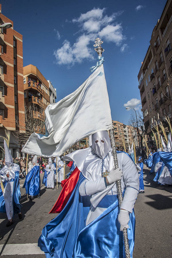 El Domingo de Ramos, un año más, contó con miles de pacenses en la calle y fue una de las procesiones más familiares