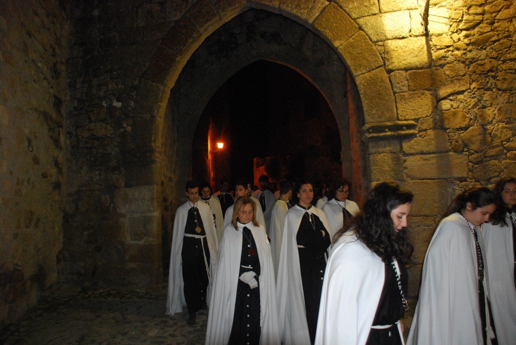 La devoción y el recogimiento recorrieron la parte antigua de Trujillo